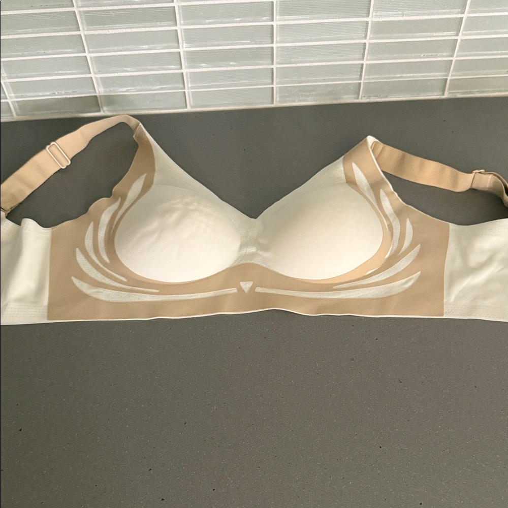Seamless Beige and White Bra